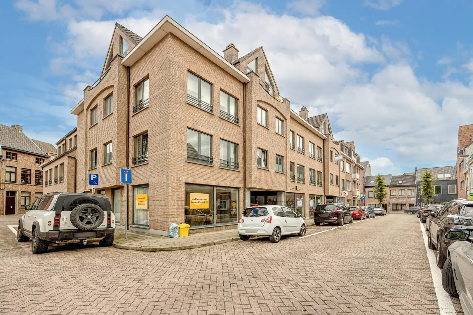 MAGAZIJN foto {{pictureIndex}}