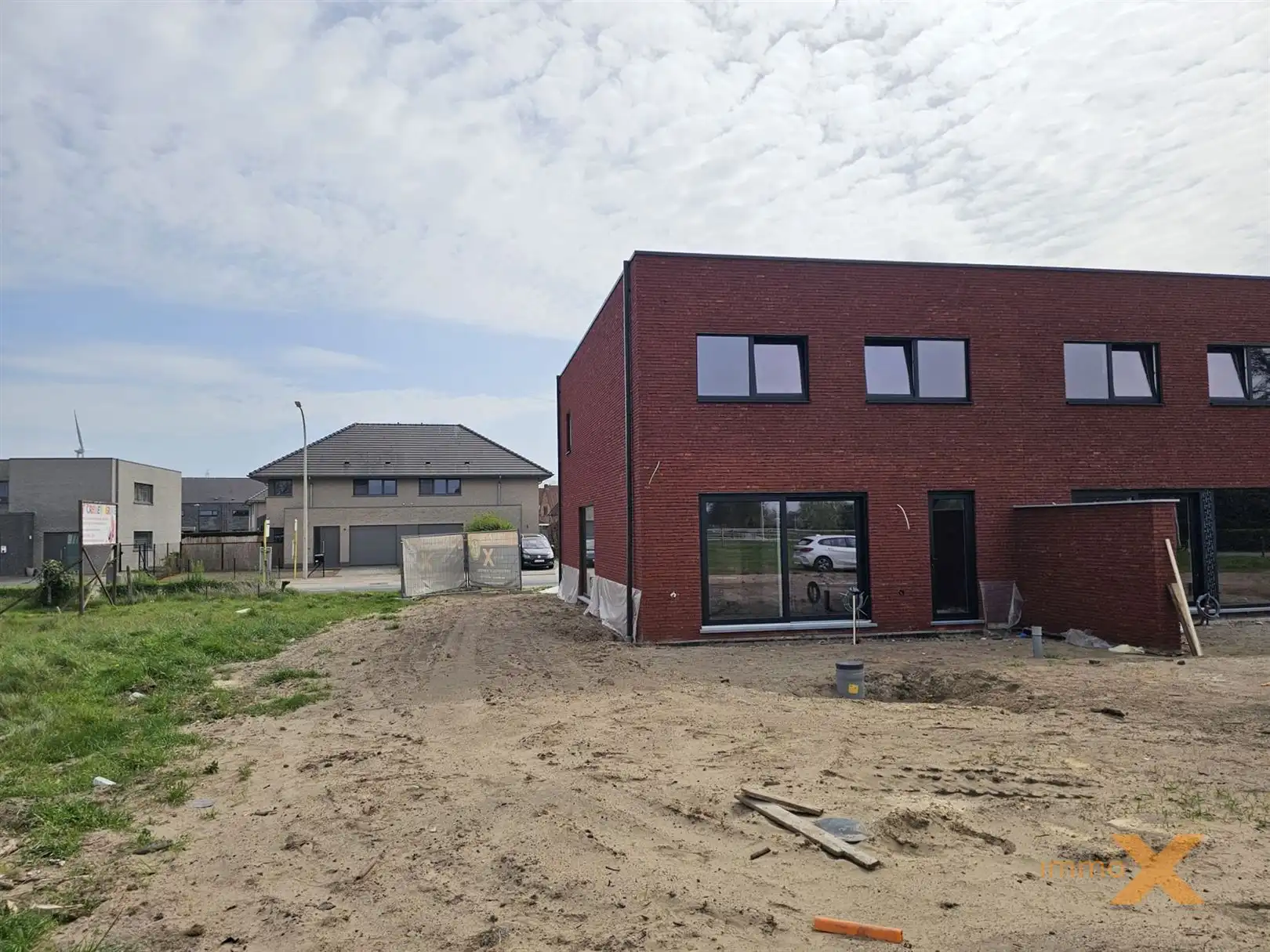 STIJLVOLLE MODERNE NIEUWBOUW MET GARAGE foto 2