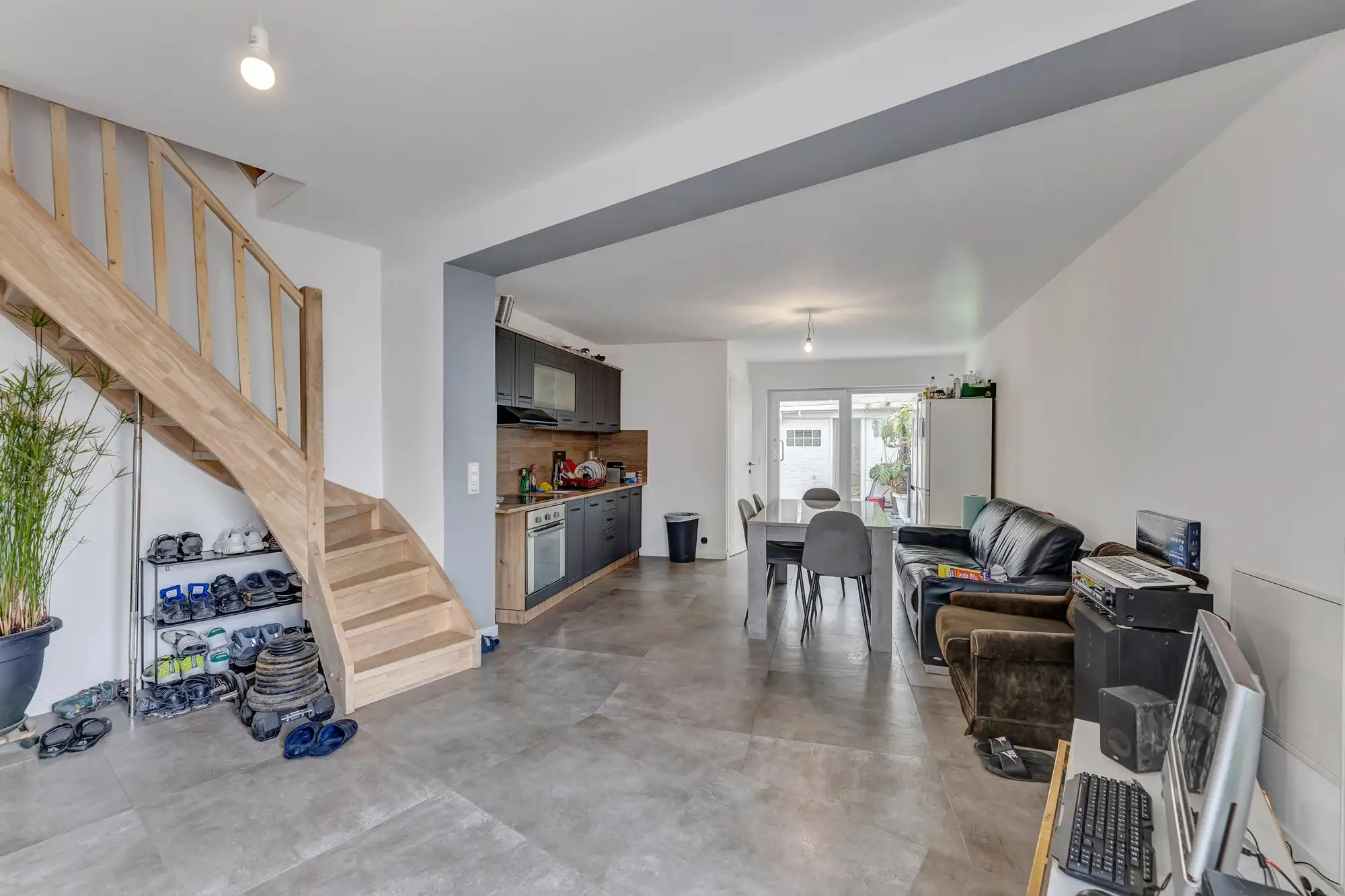 Instapklare gezinswoning met 4 slaapkamers en 2 badkamers foto 4