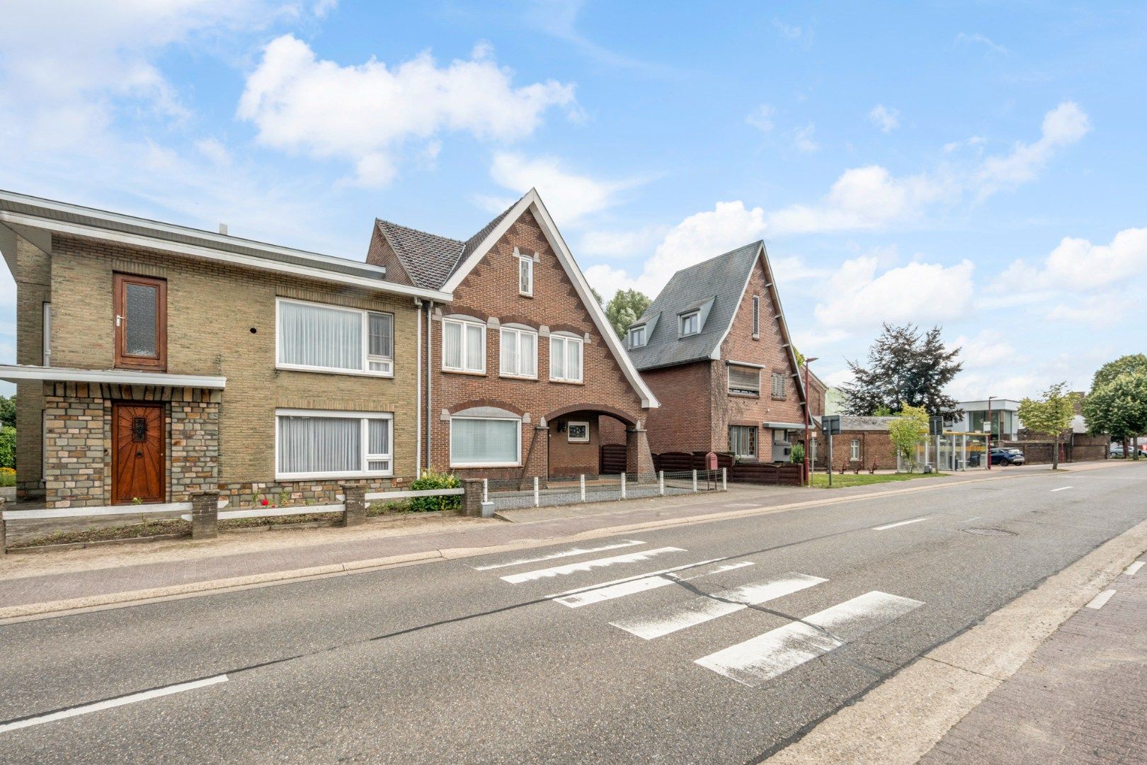 Halfvrijstaande gezinswoning op een ruim perceel van 13a80ca op wandelafstand van het centrum van Opoeteren! foto 2