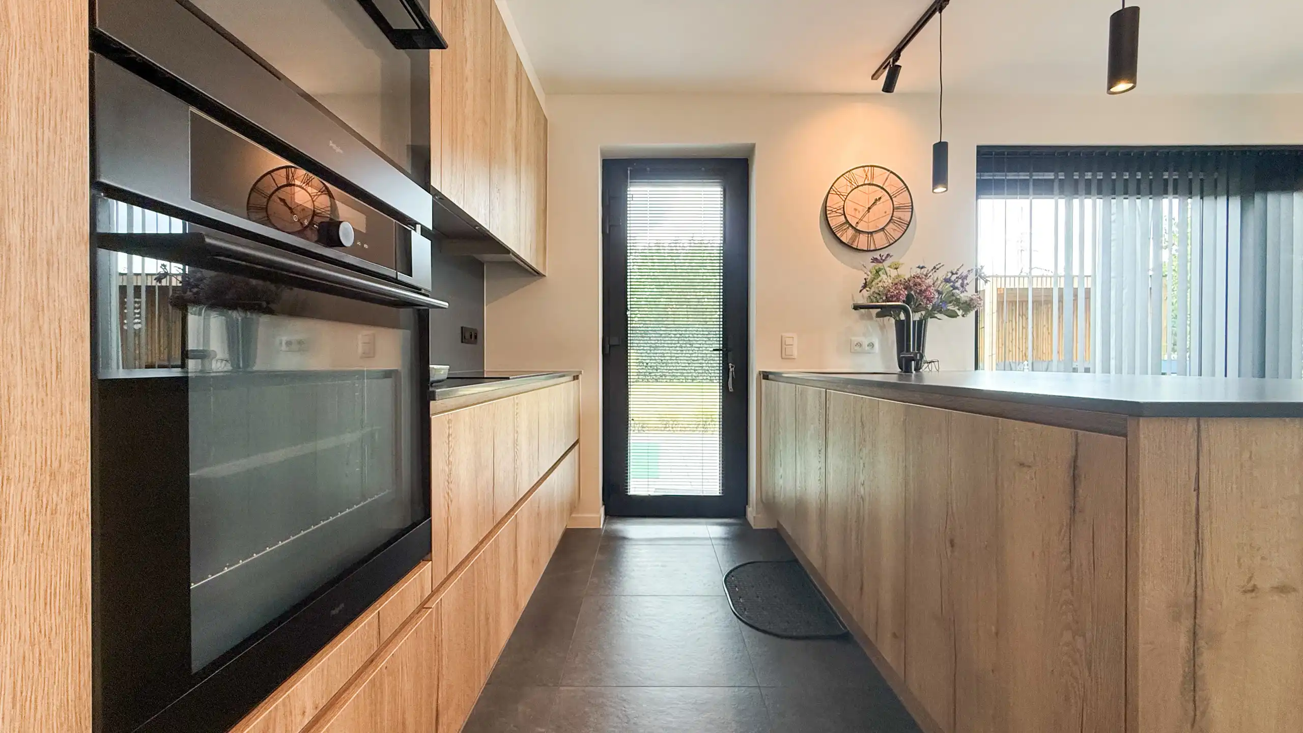 Moderne halfopen woning met 3 slpks en tuin! foto 18
