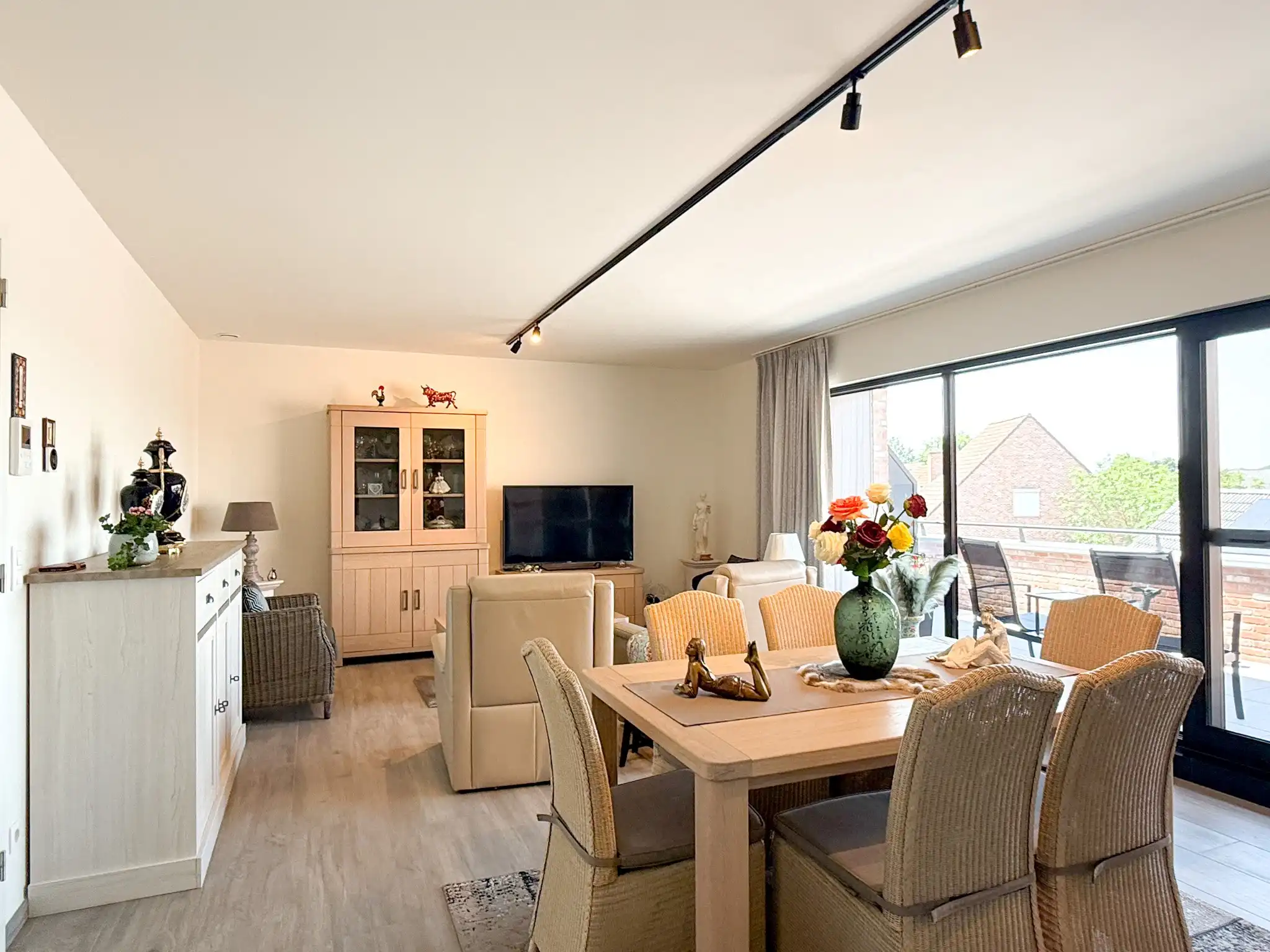 Ruim  nieuwbouwappartement van 113m² met twee slaapkamers , terras en autostaanplaats foto 3
