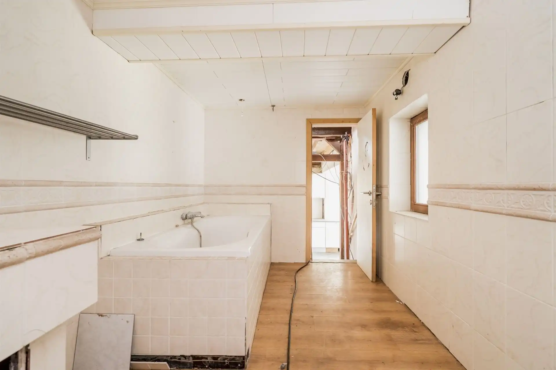 Totaalrenovatie halfopen bebouwing op toplokatie! foto 12