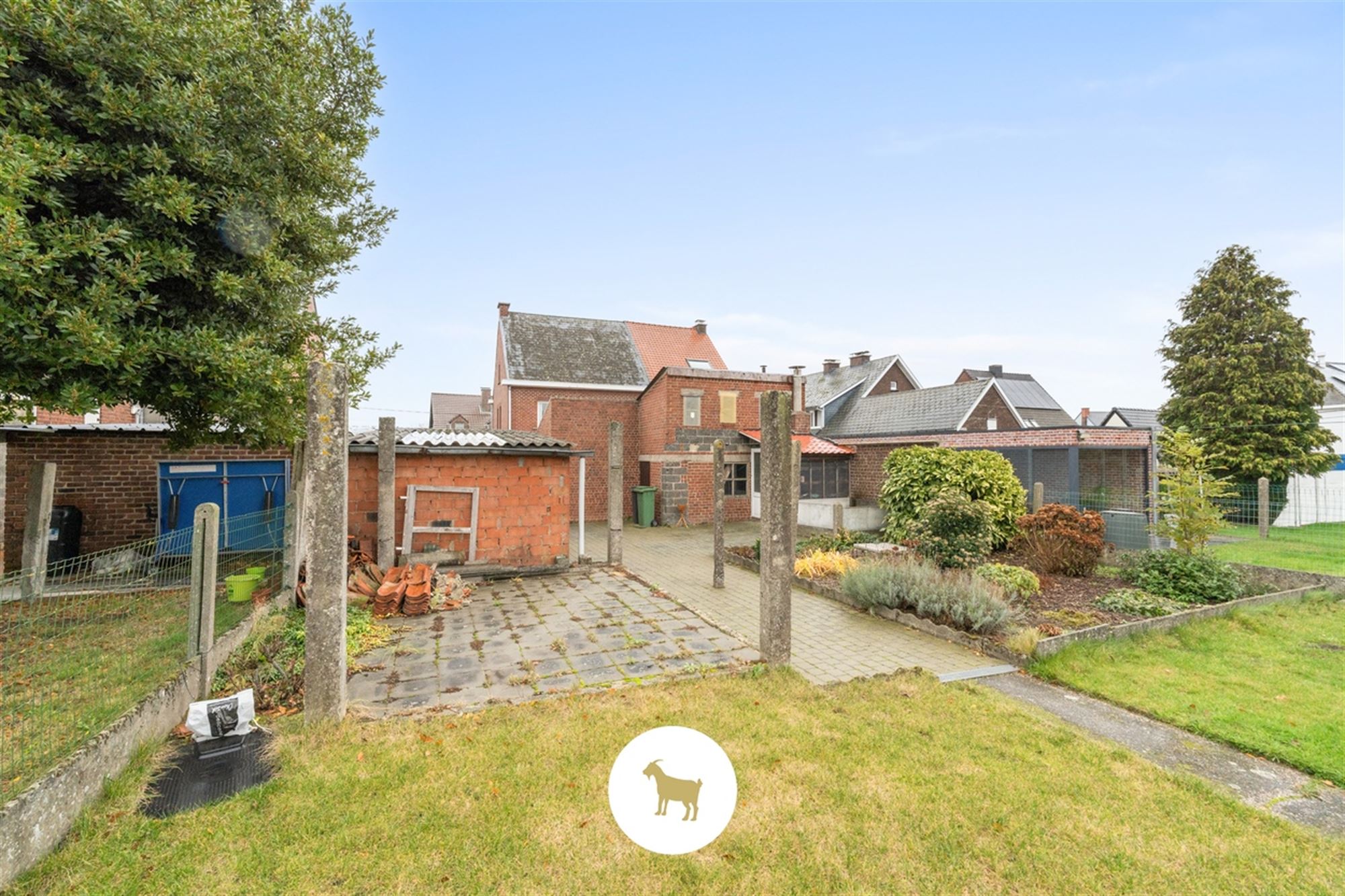 Te renoveren HALFOPEN WONING met 3 SLAAPKAMERS en GARAGE op een ruim PERCEEL GROND van 843m² foto 25