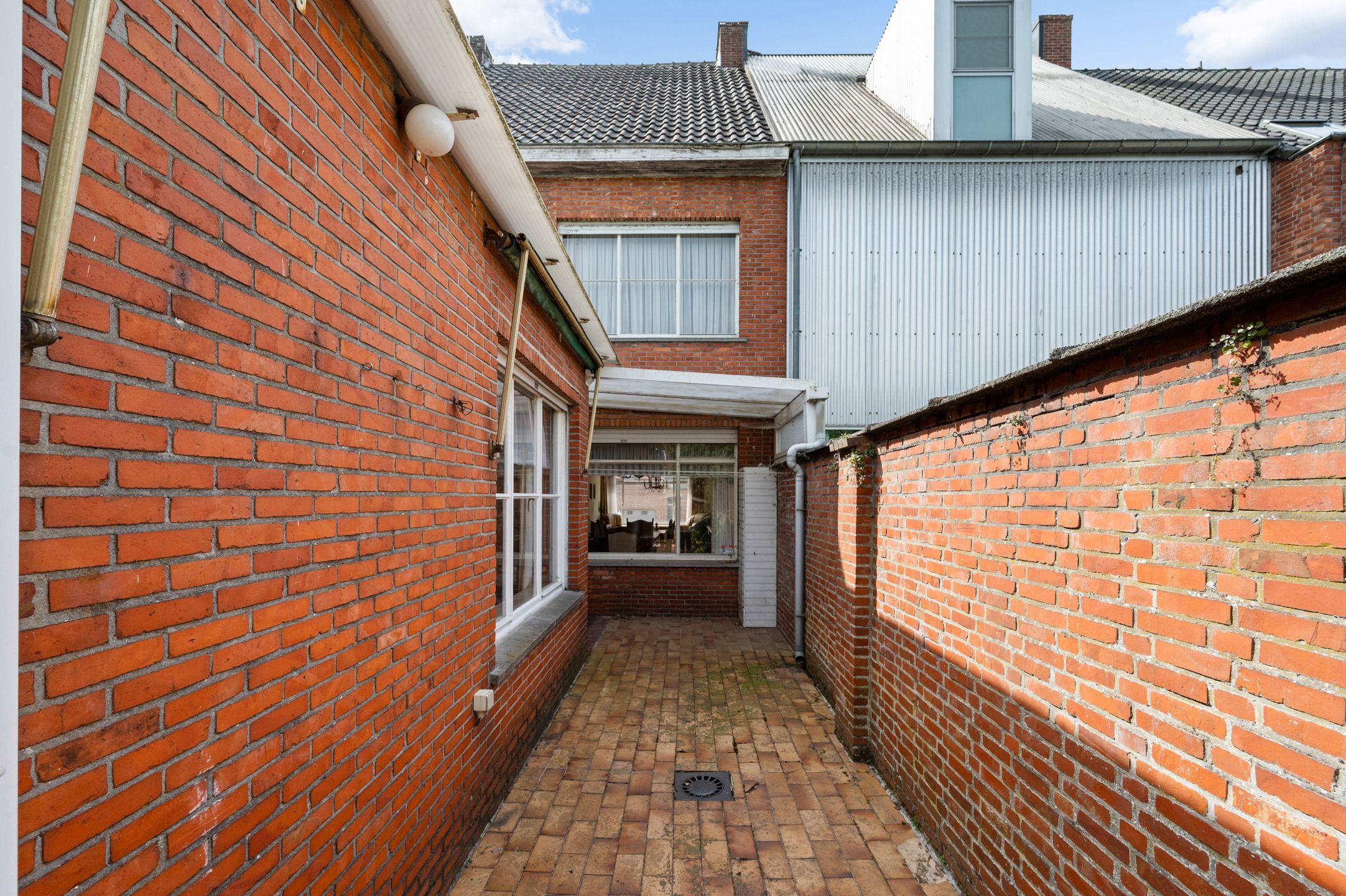 Ruime, te renoveren gezinswoning met 4 slpks, garage en tuin foto 26