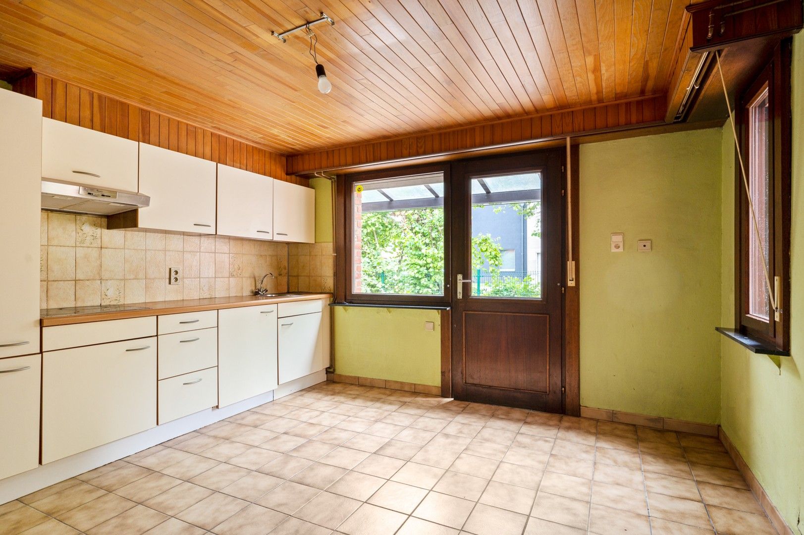 Te renoveren woning met tuin en garage in Wolfsdonk! foto 9