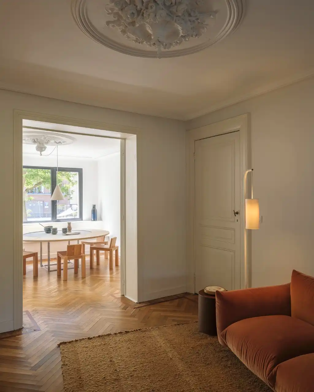 Klassevolle herenwoning met interieur van Peter Ivens & Bea Mombaers, volwassen stadstuin, inpandige garage en uitzonderlijk zicht op de Visserij. foto 6
