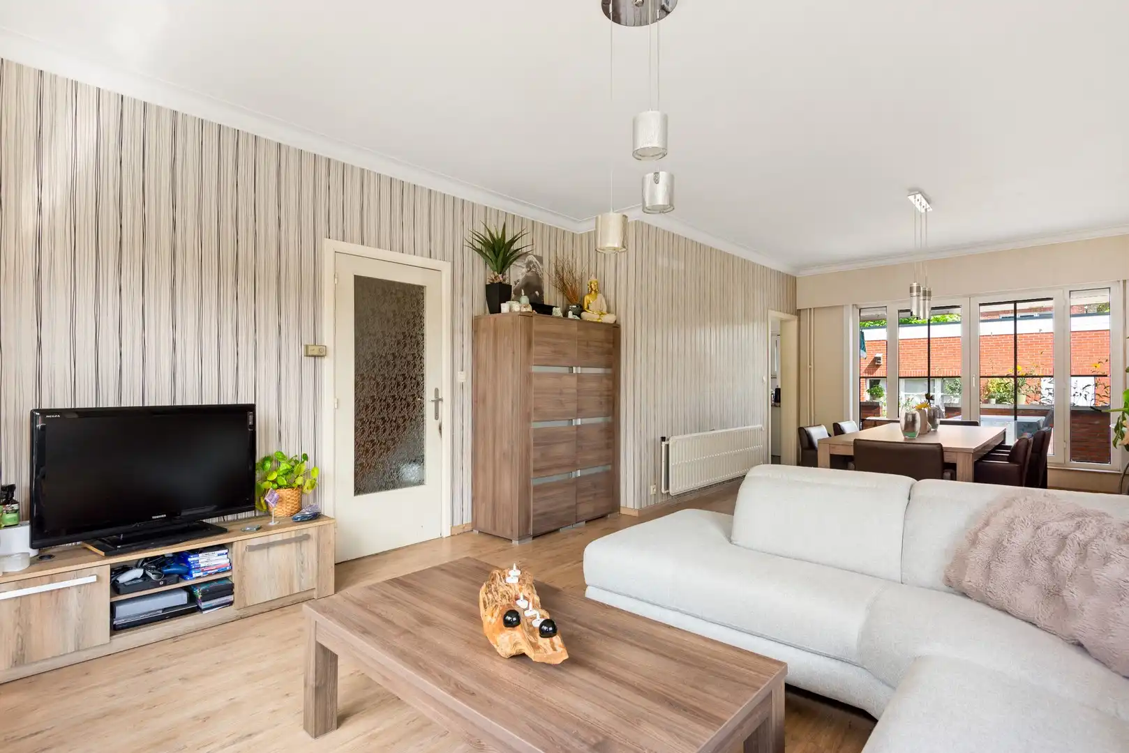Karaktervolle en ruime woning in hartje Schoten foto 4