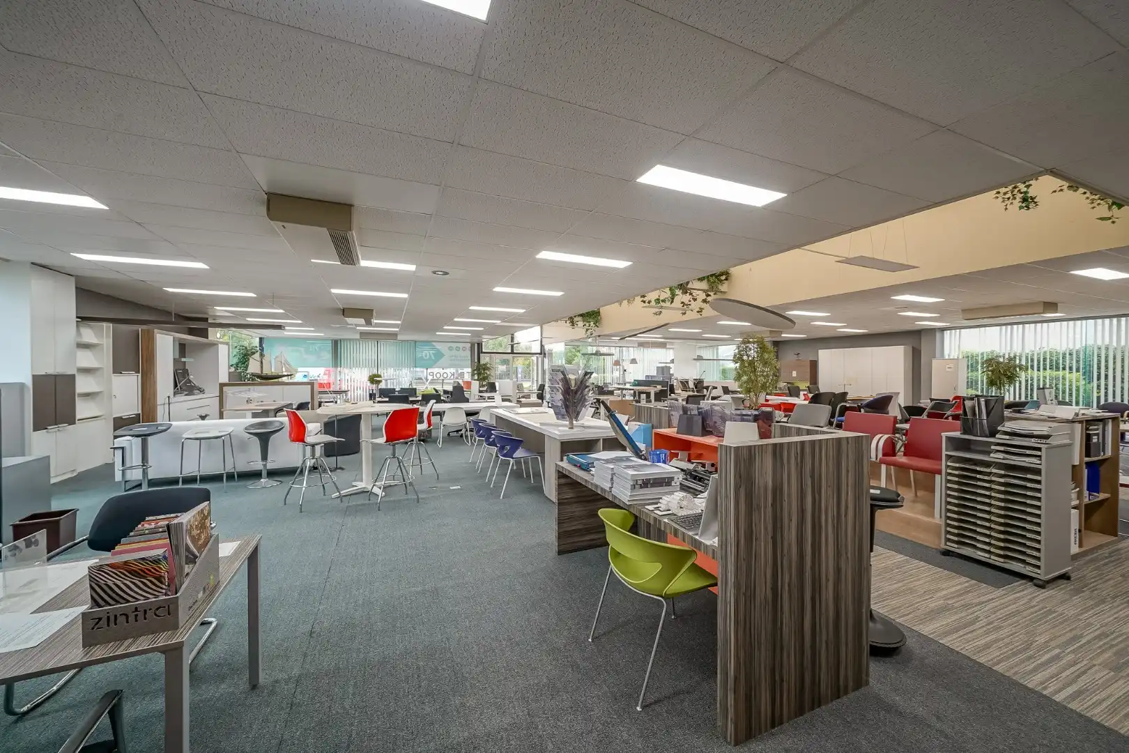 Winkelruimte met magazijn en woonst te Oostende foto 9