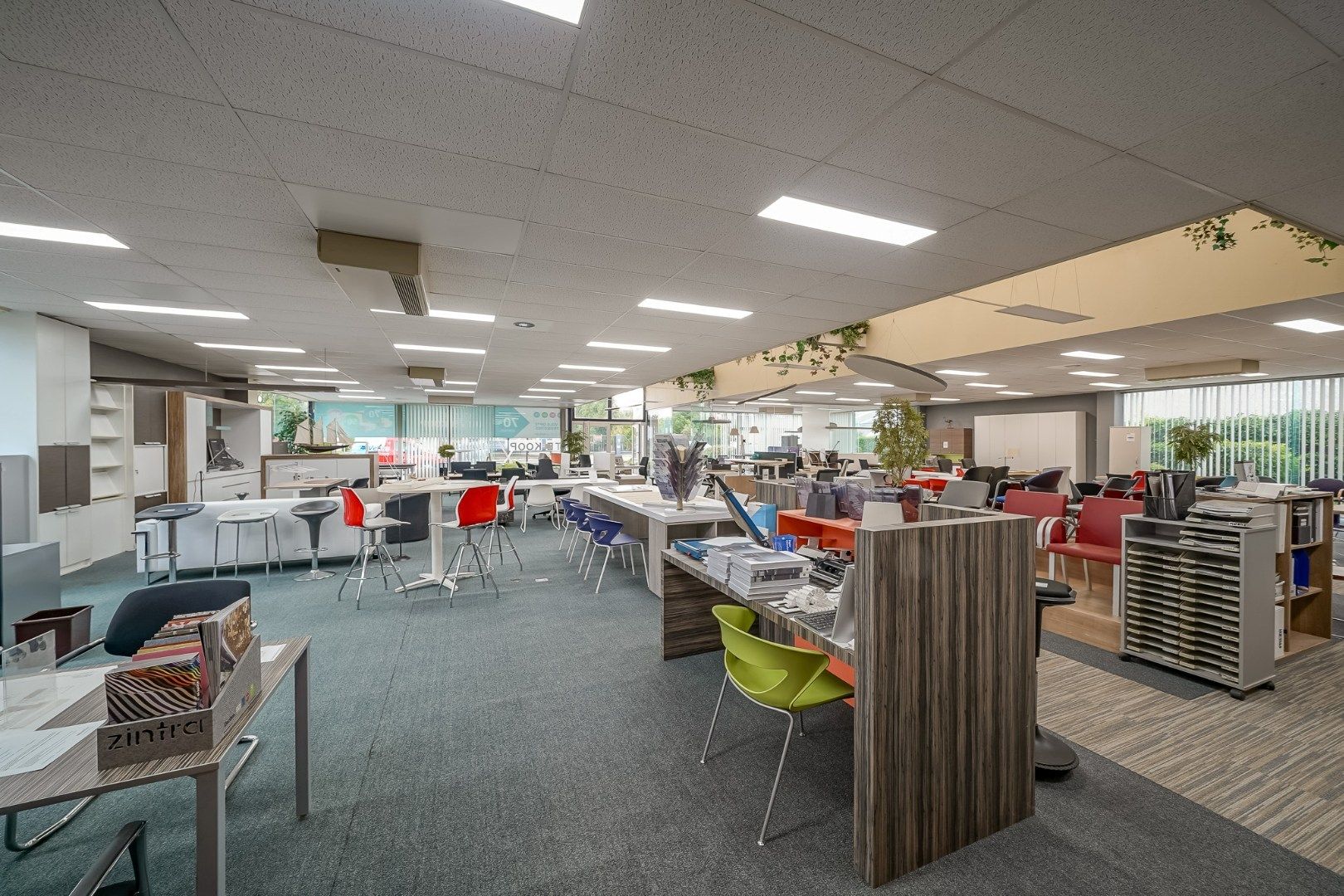 Winkelruimte met magazijn en woonst te Oostende foto 9