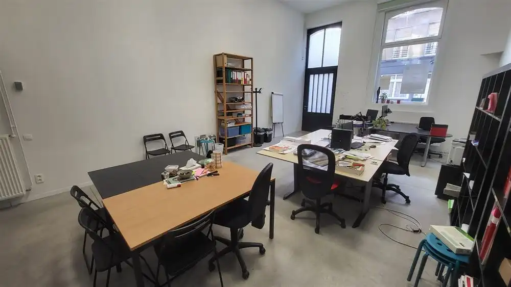 Top gelegen en ingerichte kantoor foto 3