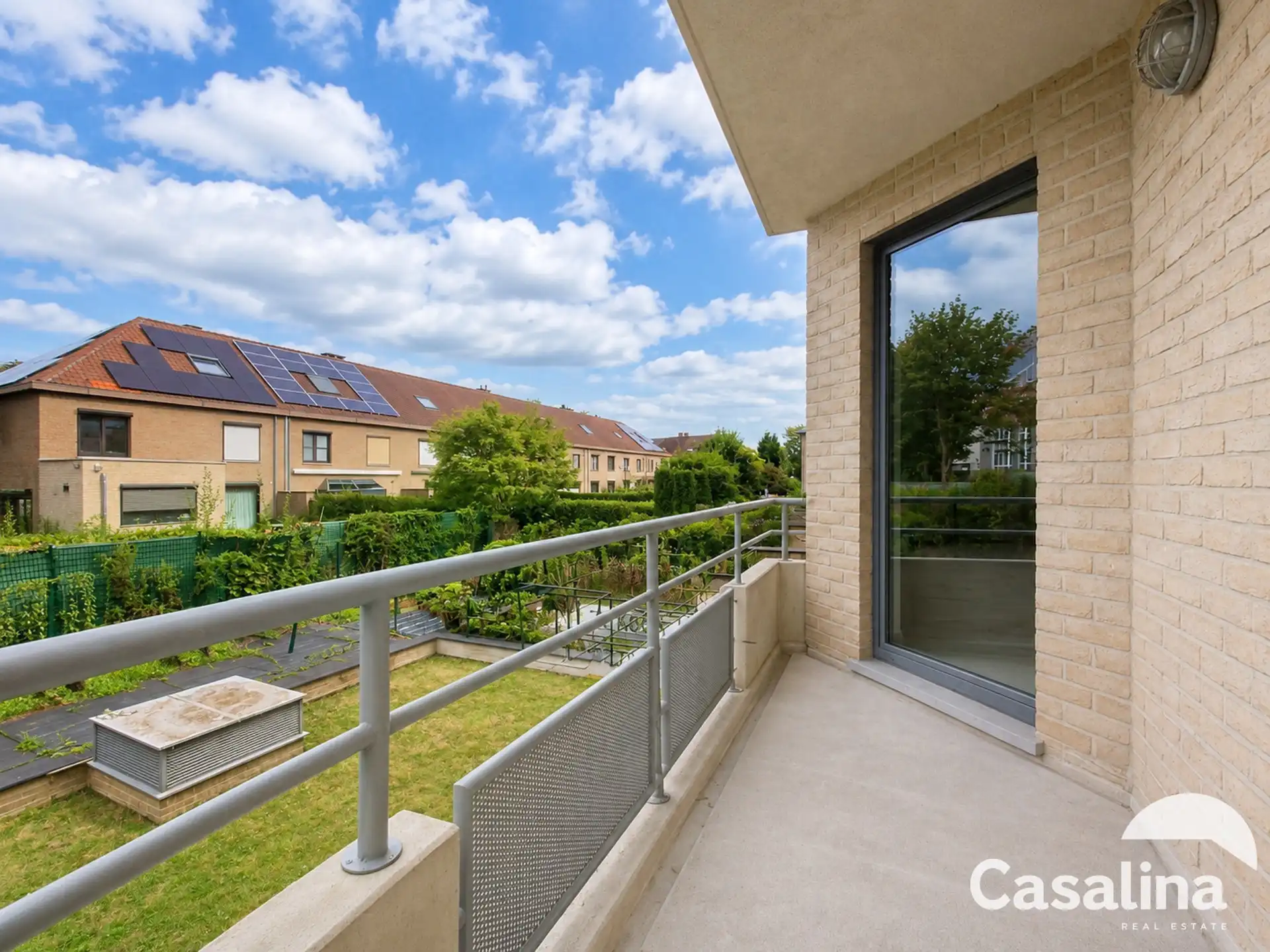 Aan de grens van WOLUWE, 2 slaapkamer appartement met terras foto 6