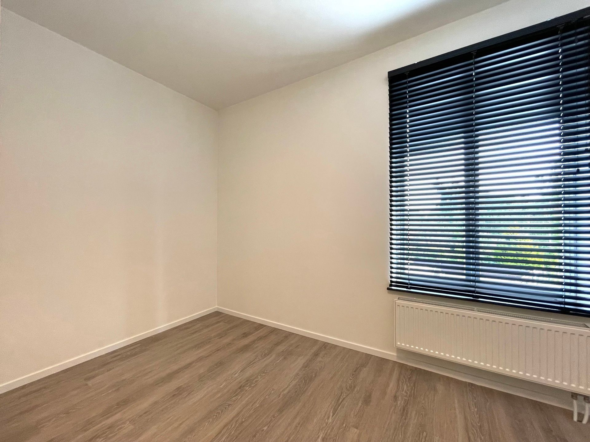 Gerenoveerde rijwoning met drie slaapkamers foto 8
