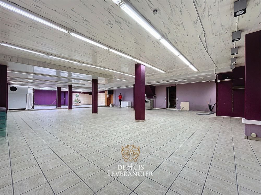 Ruime (253m) handelsgelijkvloers in het centrum van Kontich-Kazerne foto 7