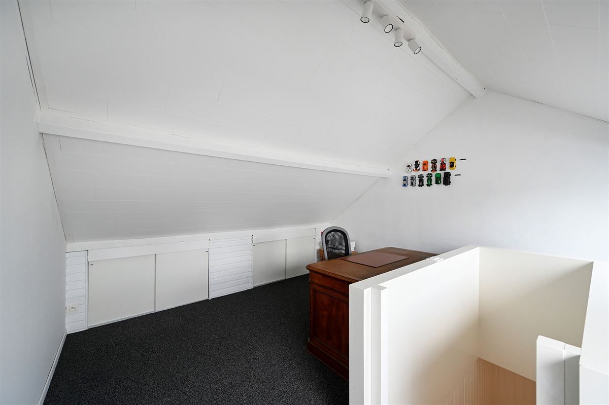 Supergezellige gerenoveerde woning met zij-ingang foto 17