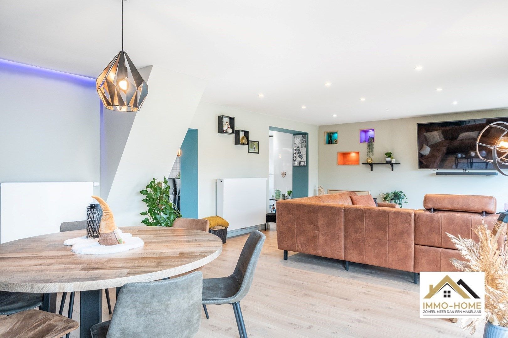 Hoofdfoto van de publicatie: Ruime gerenoveerde woning met ruime grond! 