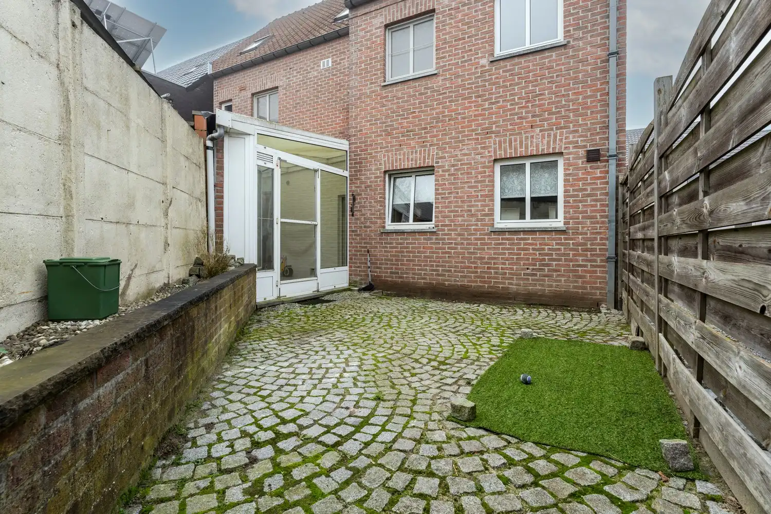 Ruim gelijkvloers appartement met 2 slaapkamers en garagebox nabij het centrum van Bree. foto 28