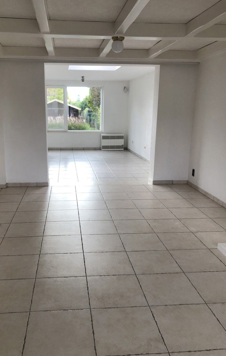 Rustig gelegen, energiezuinige halfopen woning met 4 slkrs foto 3