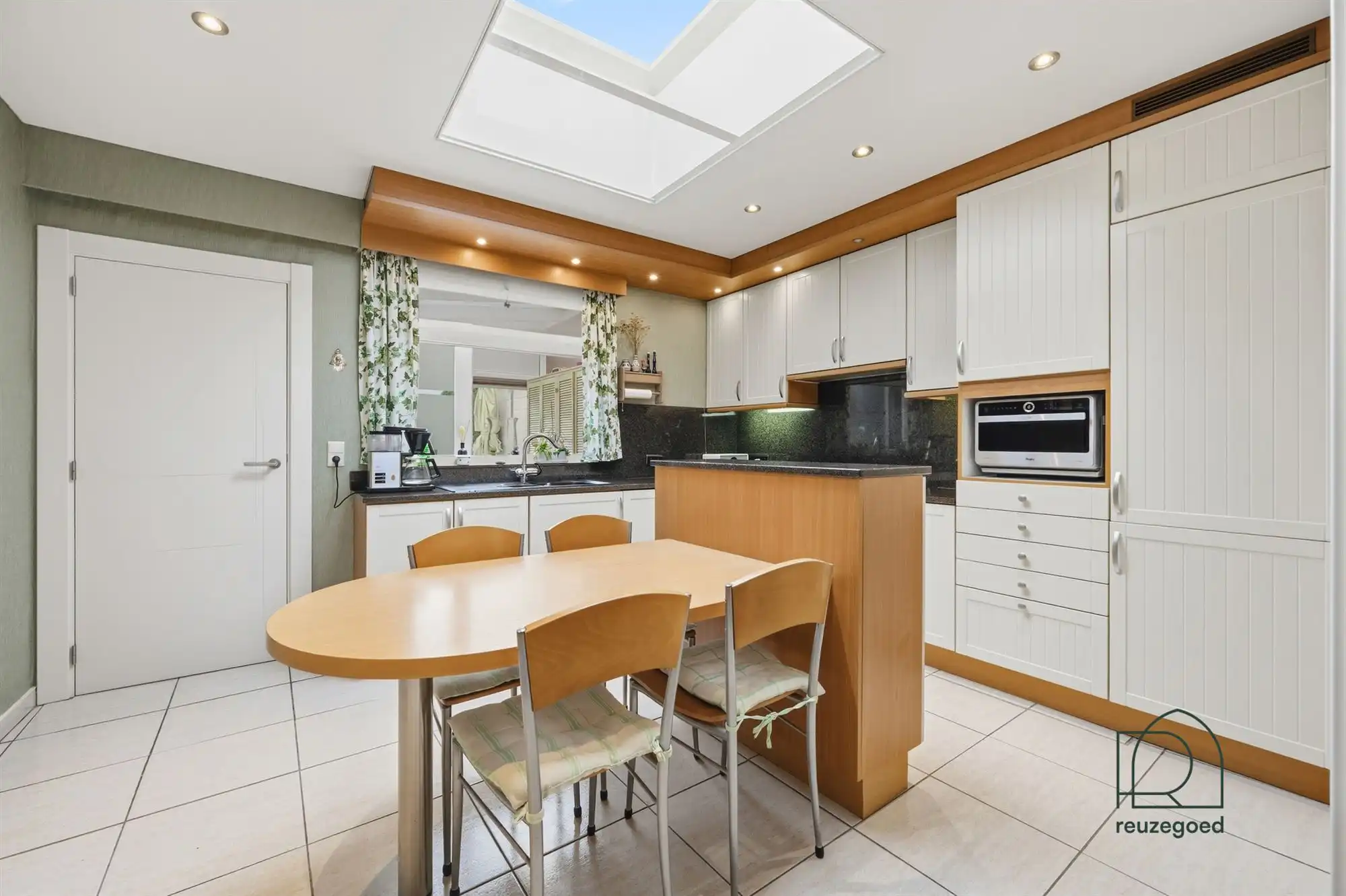 Charmante, verrassend ruime, op te frissen woning met 3 slaapkamers, garage en zonnig tuintje op fietsafstand van Mechelen centrum! foto 10