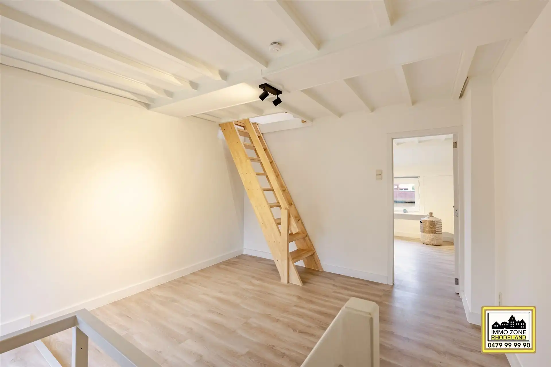 Knappe en uiterst instapklare starterswoning foto 14