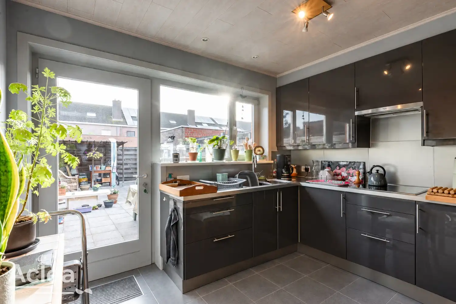 Goed gelegen woning met 3 slaapkamers én garage foto 5