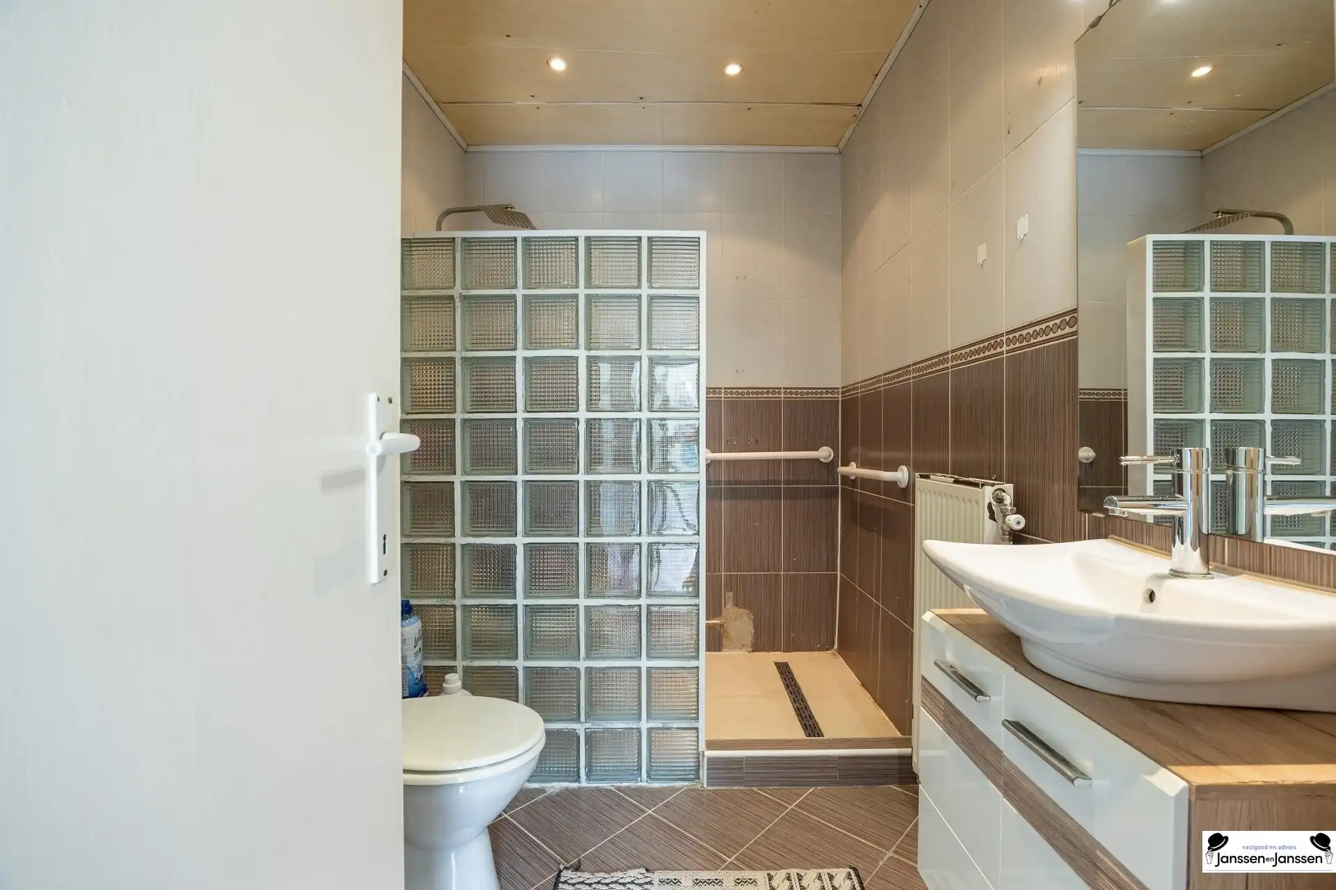 Instapklare woning met 3 à 4 slaapkamers in Antwerpen/Borgerhout foto 12