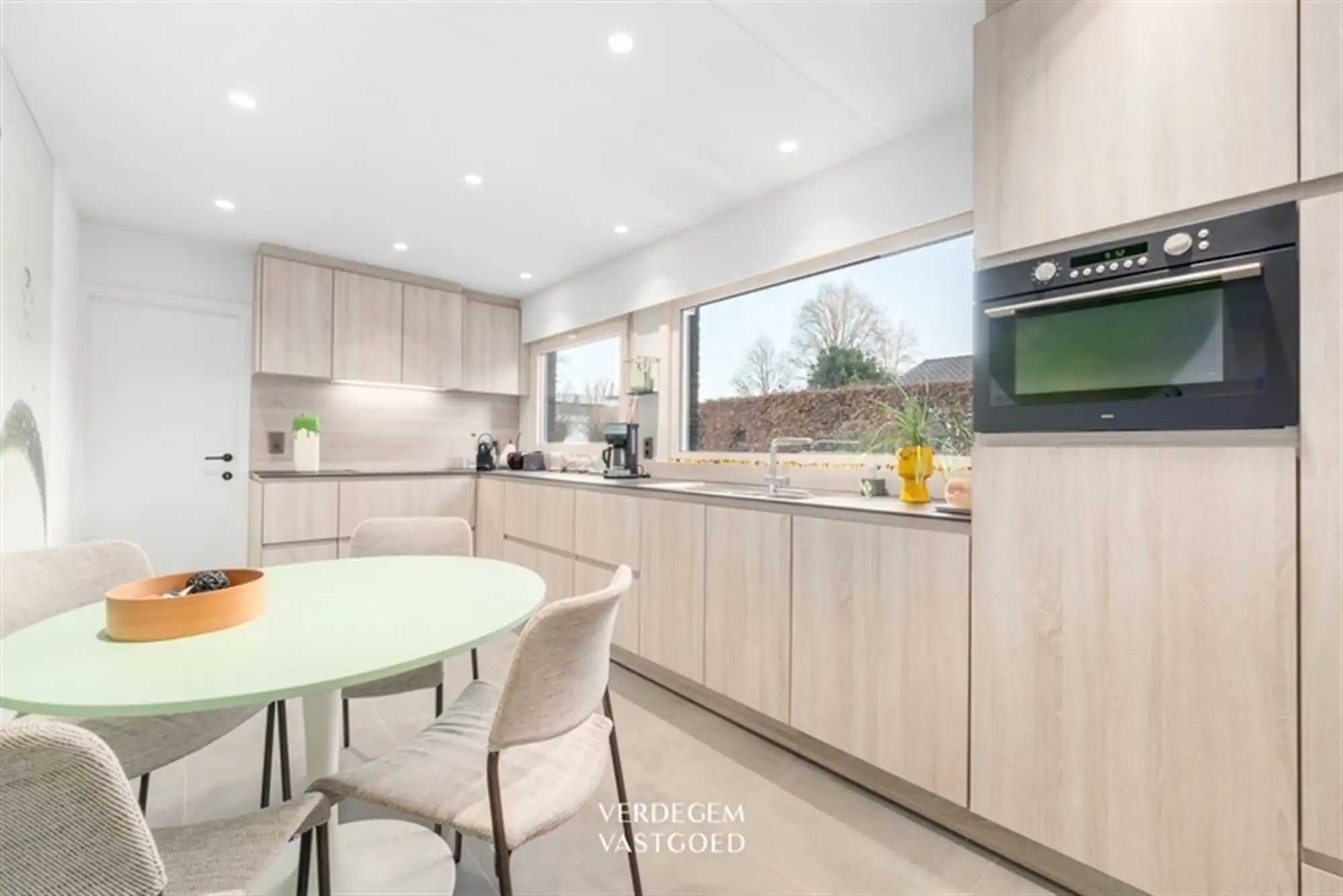 Stijlvolle en instapklare woning met 2+1 slaapkamers, garage en mooie tuin foto 9