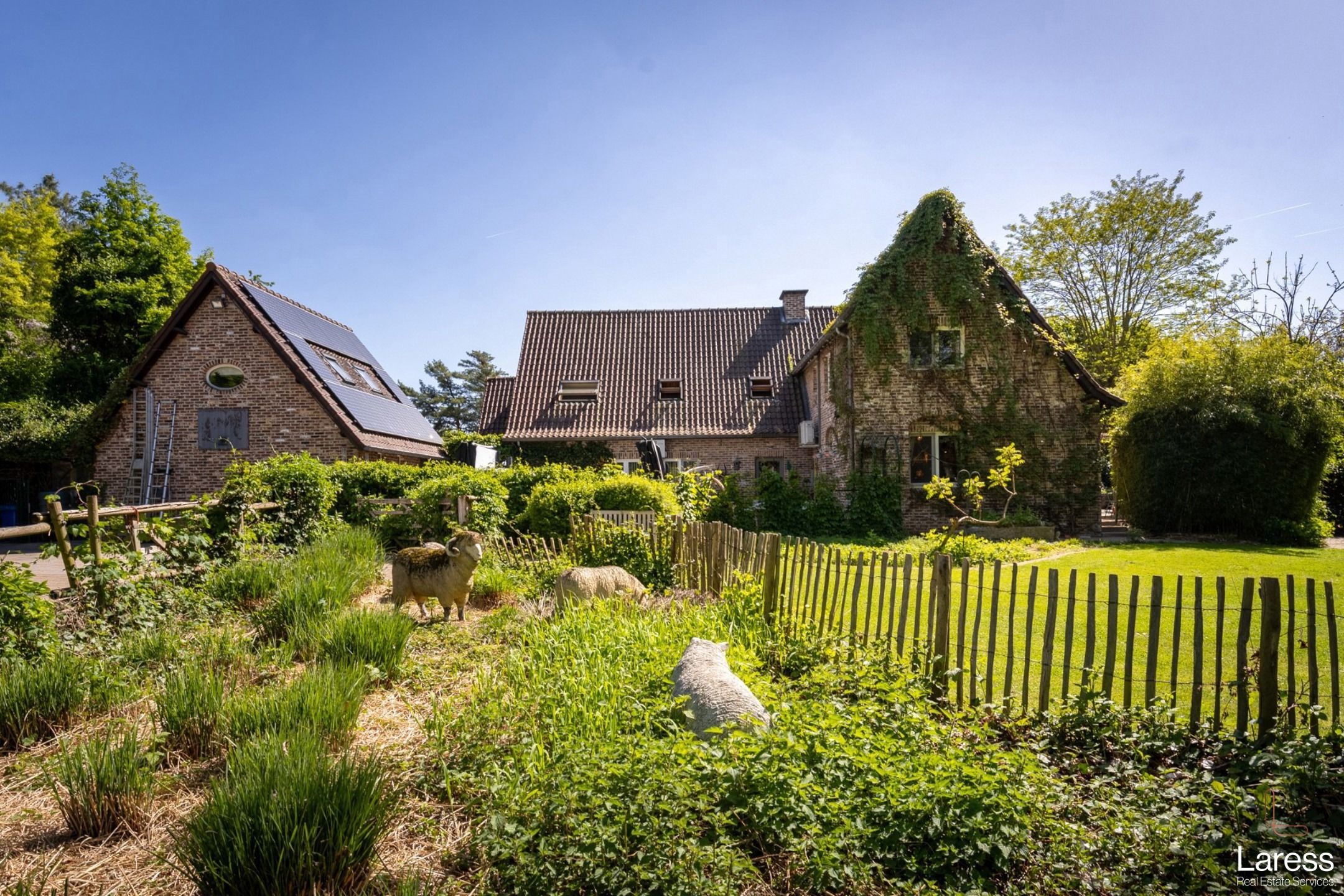 Villa te koop foto {{pictureIndex}}