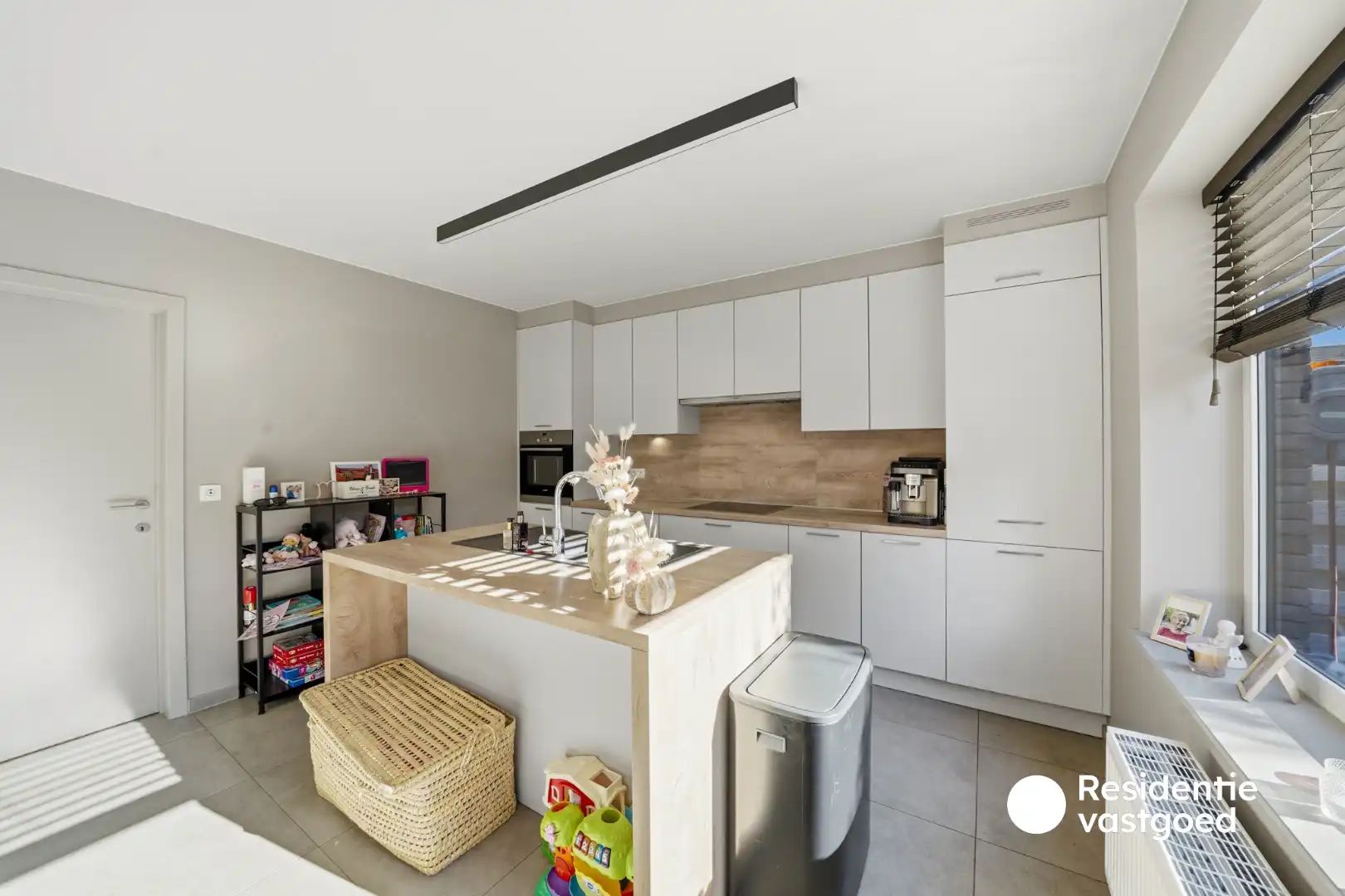 Prachtige zeer recente halfopen woning in rustige wijk te Oudenburg centrum foto 10