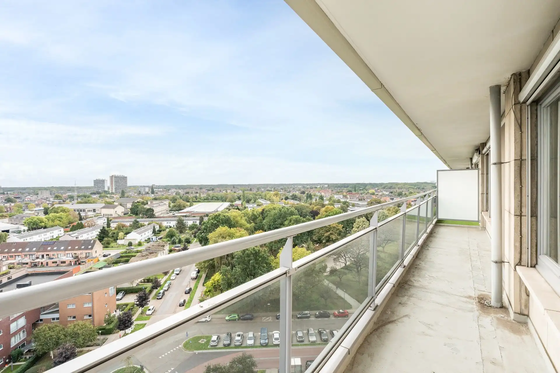 Ruim en lichtrijk 2 slaapkamer appartement met prachtig uitzicht in Wilrijk. foto 5
