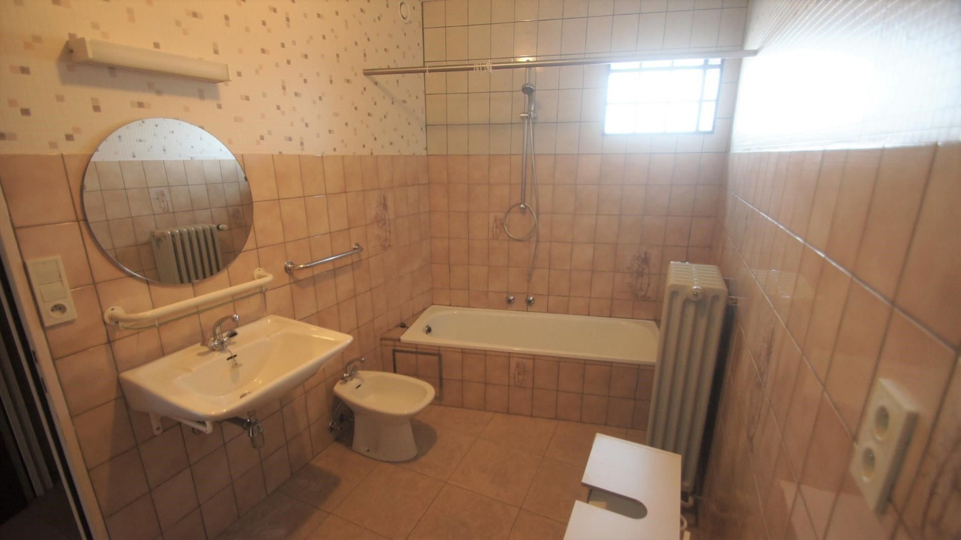 Ruim, goed gelegen appartement met 3 slpks, garage en terrasje foto 8