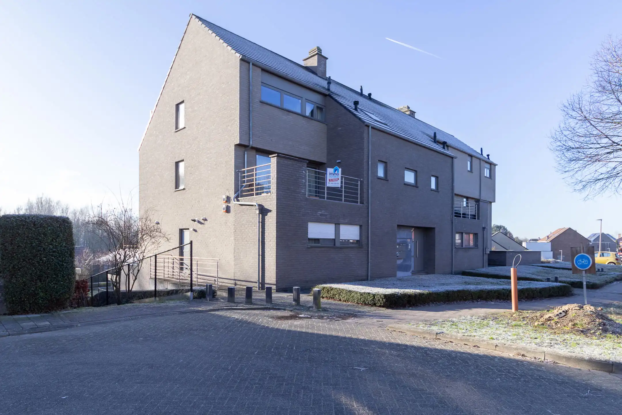 Ruim duplex appartement met 3 slaapkamers foto {{pictureIndex}}