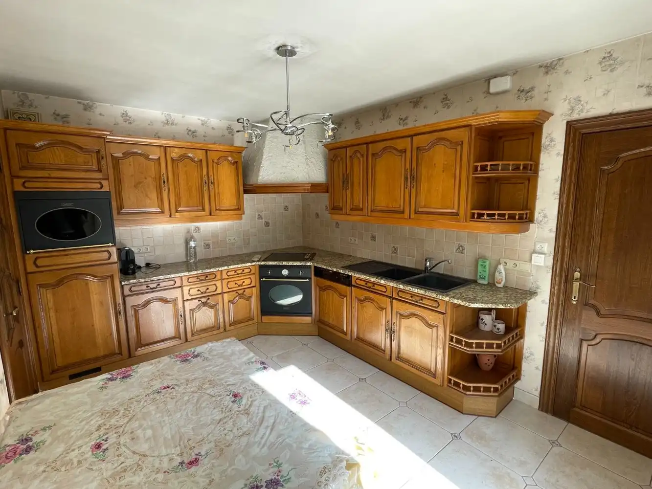 Karaktervolle vrijstaande villa met 5 slaapkamers en mooie tuin foto 10