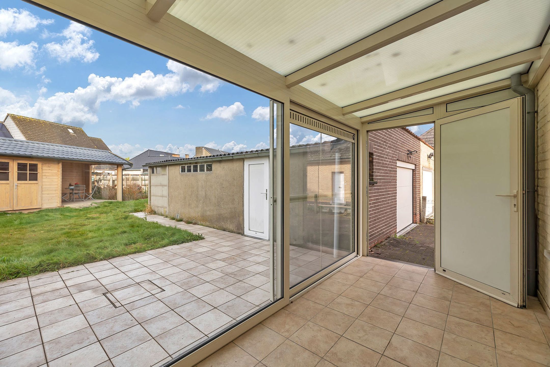 Halfopen bebouwing met garage te koop in Meerbeke! foto 10