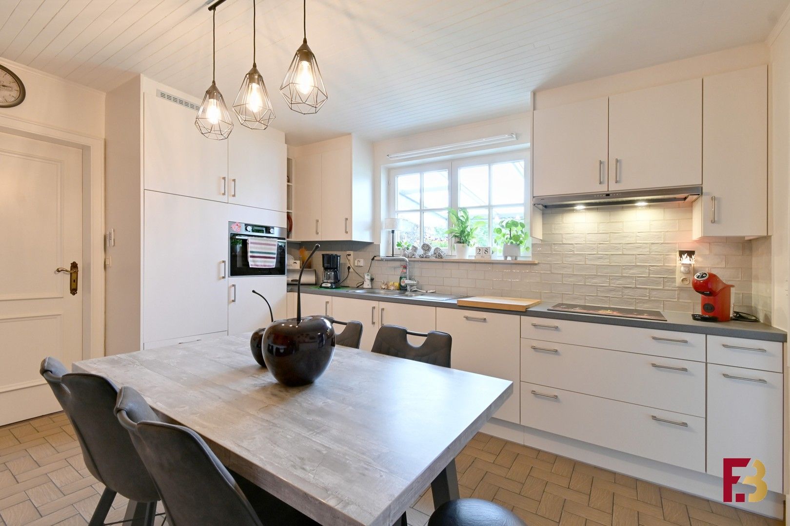 Gezellige bungalow met grote tuin in Petegem-aan-de-Leie (Deinze) foto 3