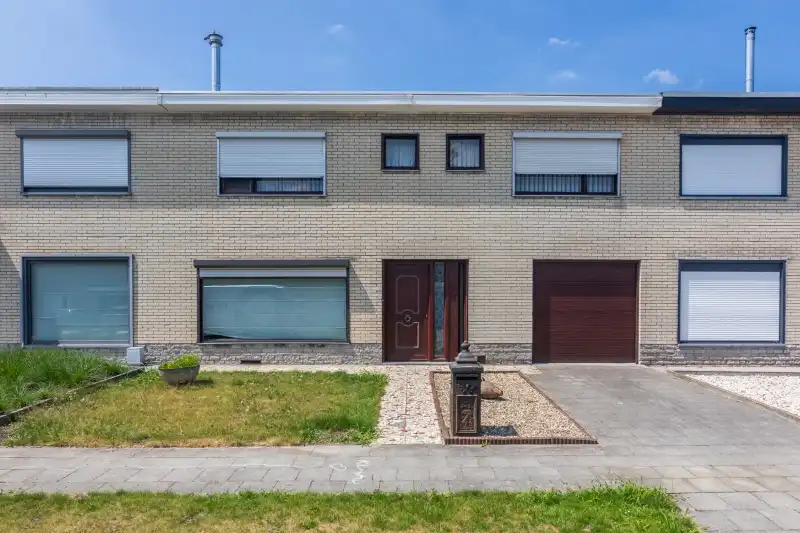 Rustig gelegen, ruime te renoveren woning met 4 slaapkamers, tuin en garage op 262m2 . foto 15