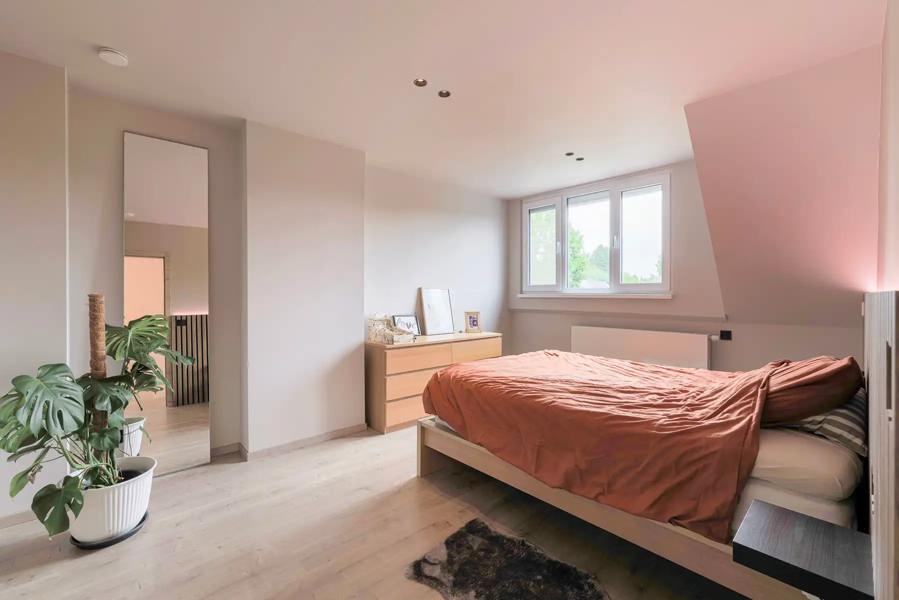 Gerenoveerde gezinswoning met 3/4 slaapkamers, garage en tuin foto 15