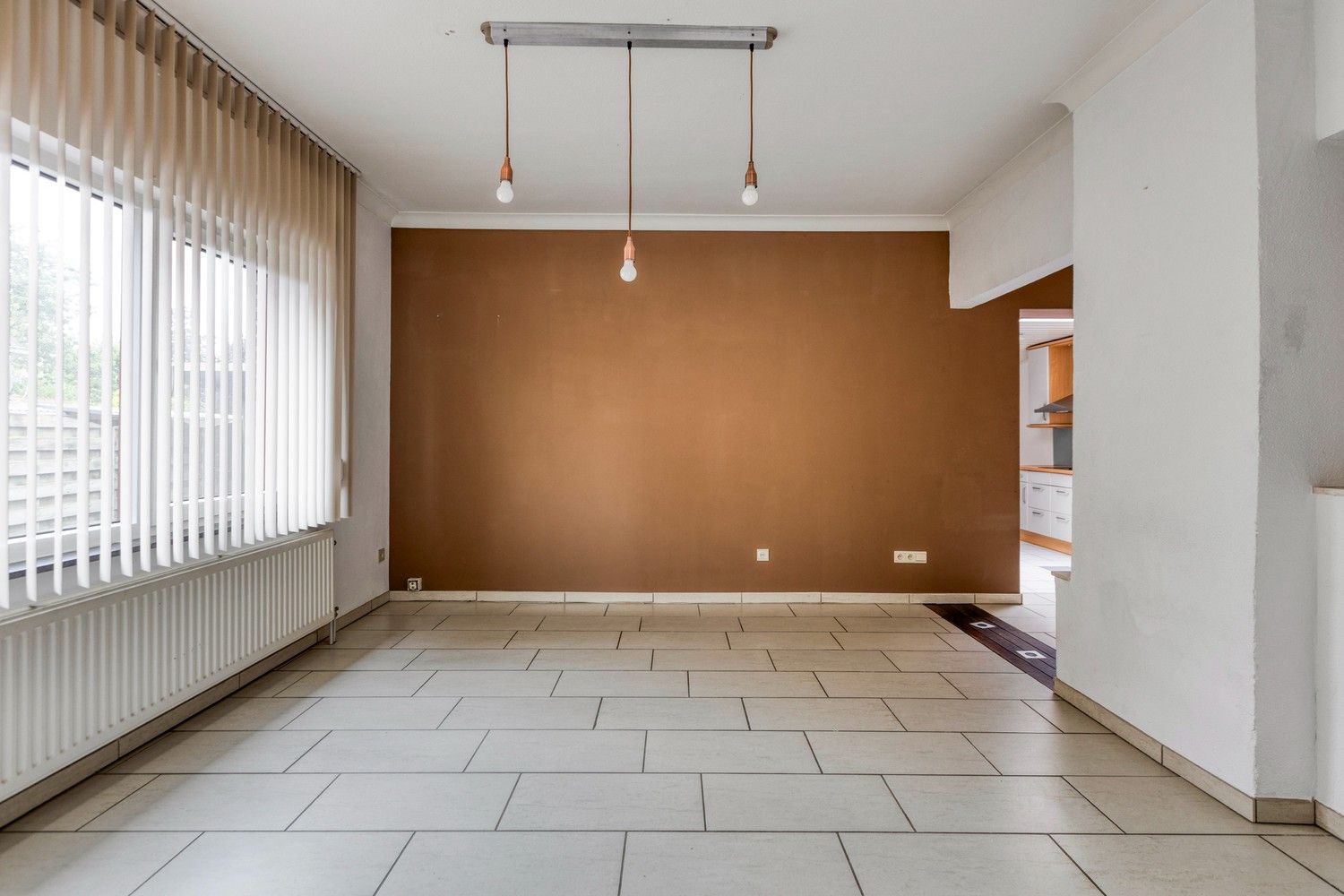 Halfopen gezinswoning met drie slaapkamers (mogelijkheid tot 4), grote tuin en zonnepanelen! foto 9