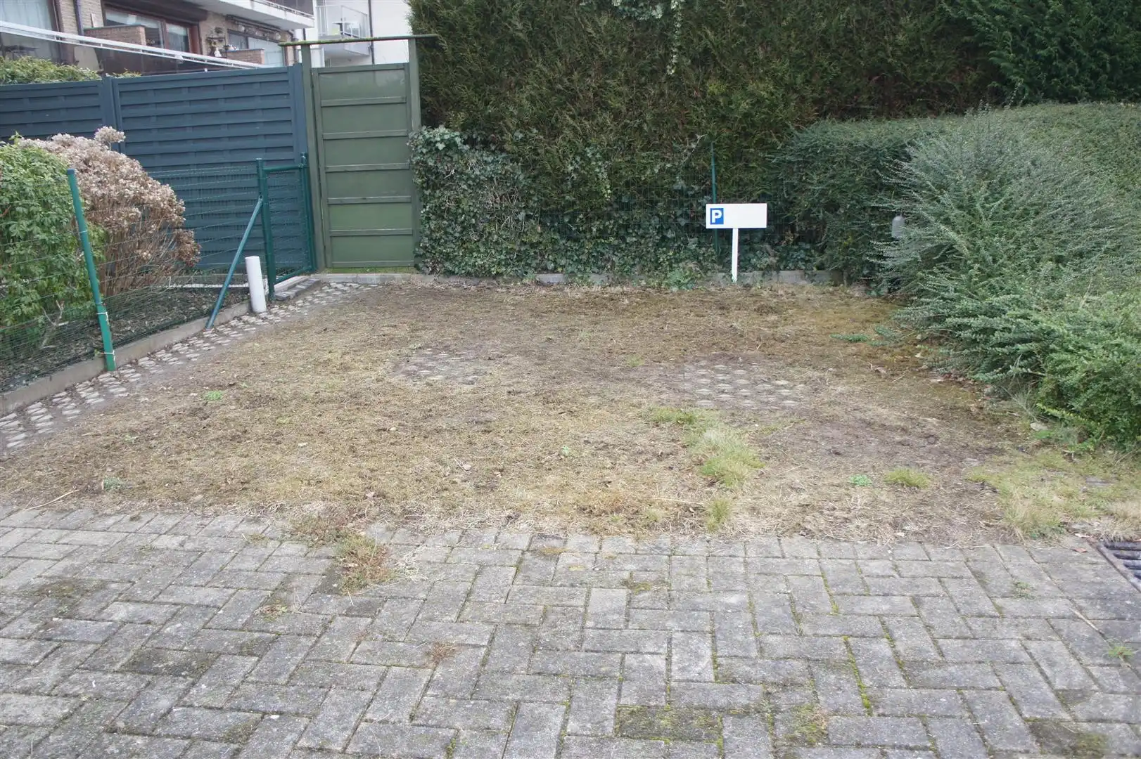 Verschillende buitenstaanplaatsen beschikbaar op wandelafstand van het centrum van De Haan. foto 6