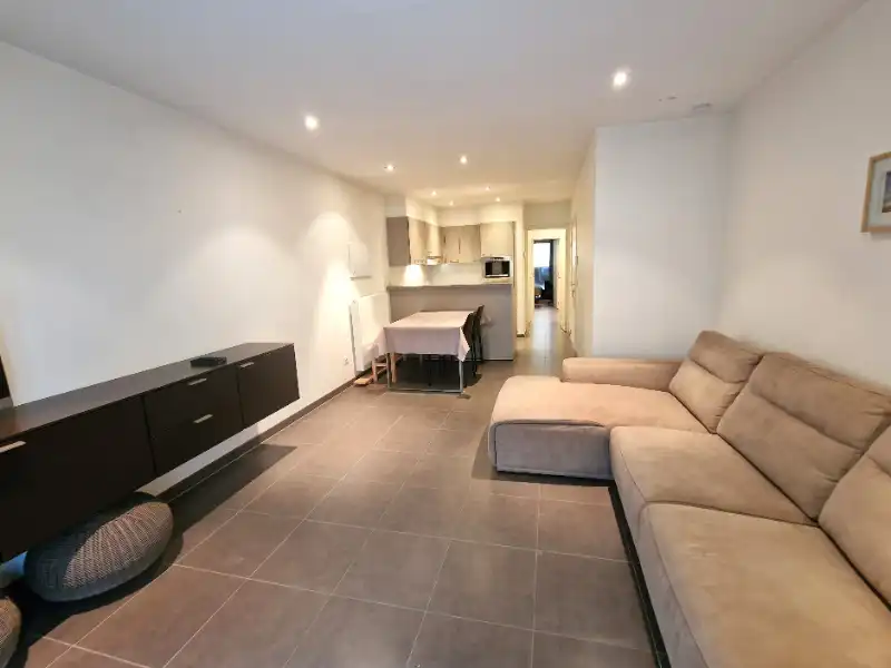 Recent 2-slaapkamer appartement met zijdelings zeezicht foto 2