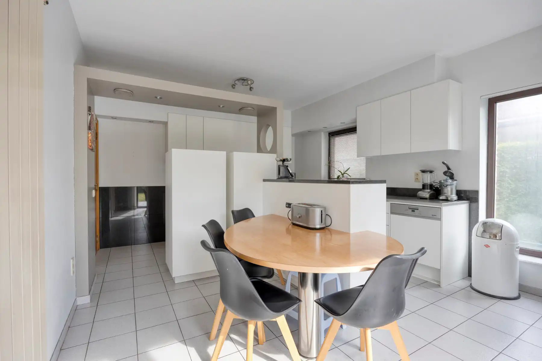 Goed gelegen villa met 6 slaapkamers en grote tuin foto 11