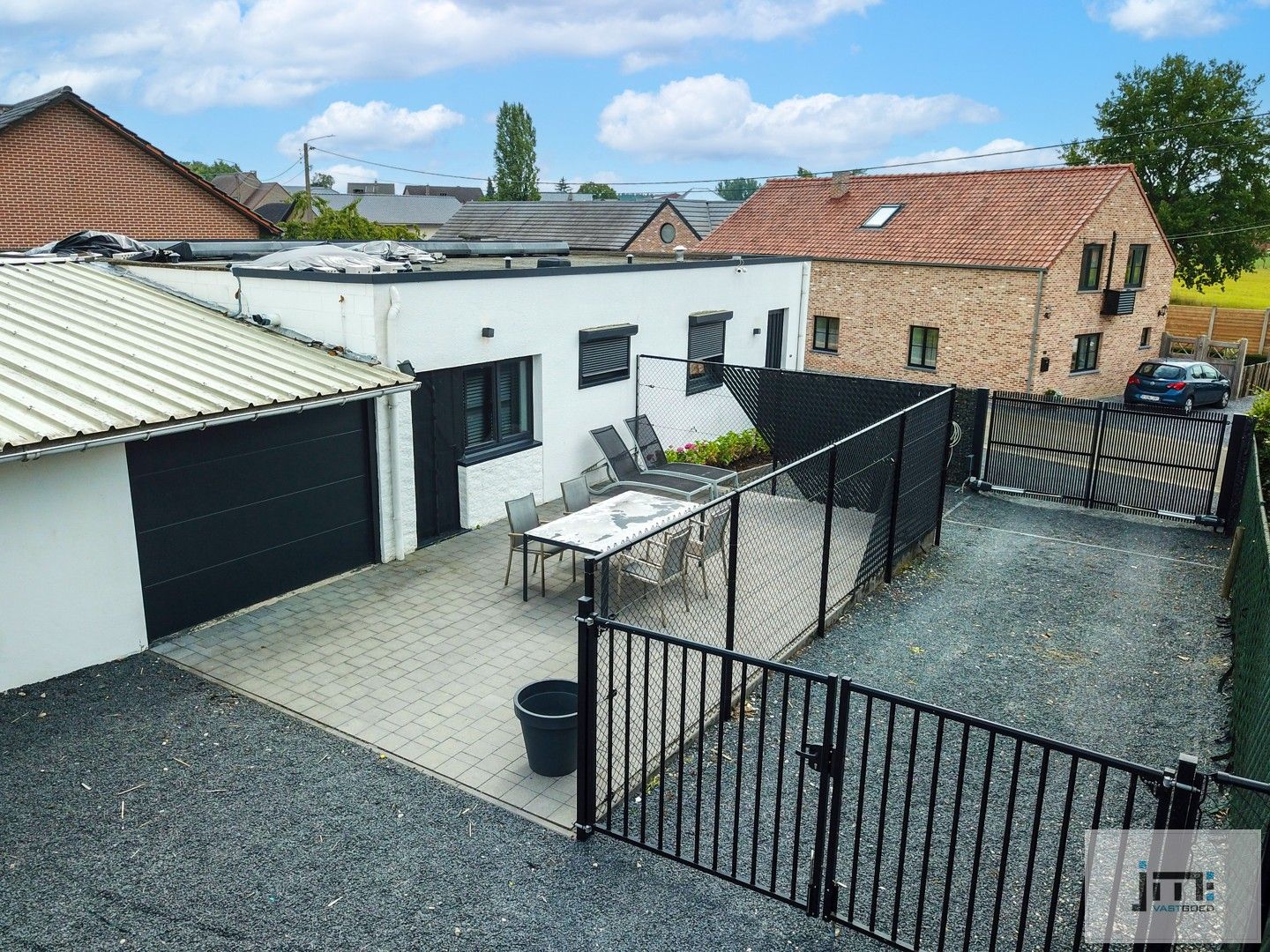 Gelijkvloerse woning met grote hal (200 m2) foto 2