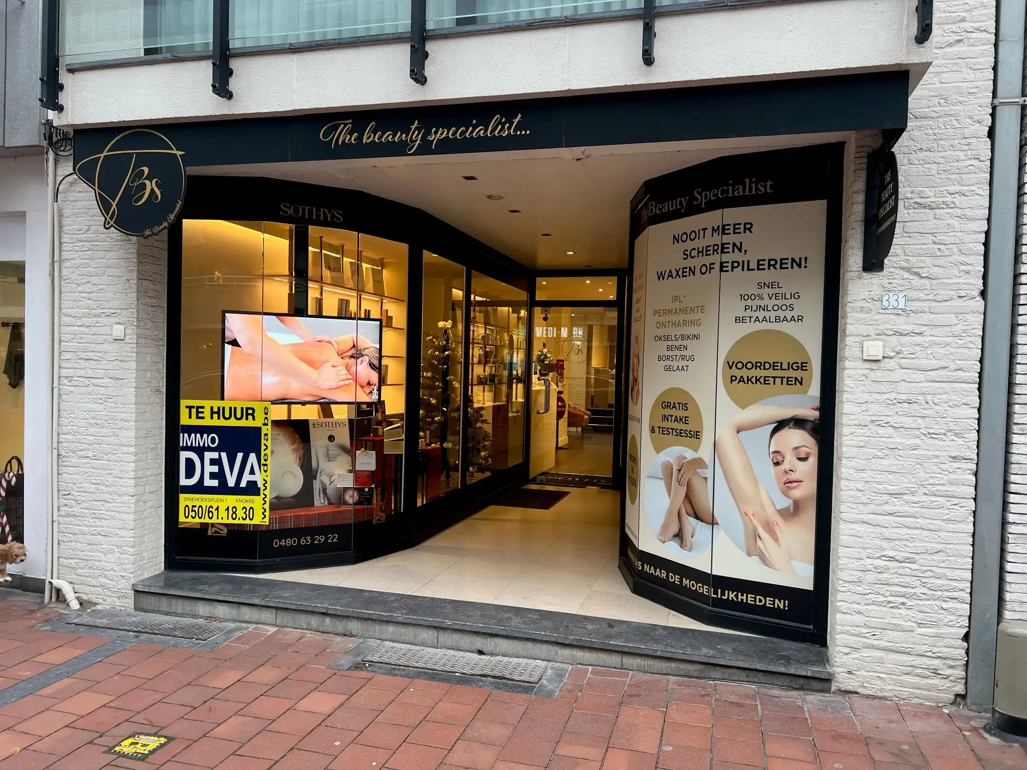 Goed gelegen handelsgelijkvloers gelegen op de Lippenslaan vlakbij het Van Bunnenplein   foto 2