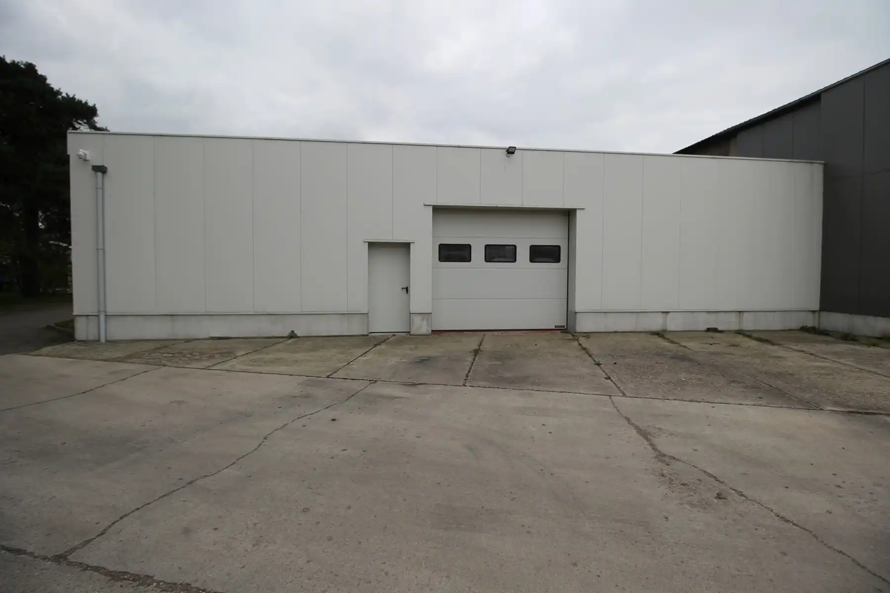 Industriehal van ca. 280m² in Bedrijvencentrum Merksplas. foto 2