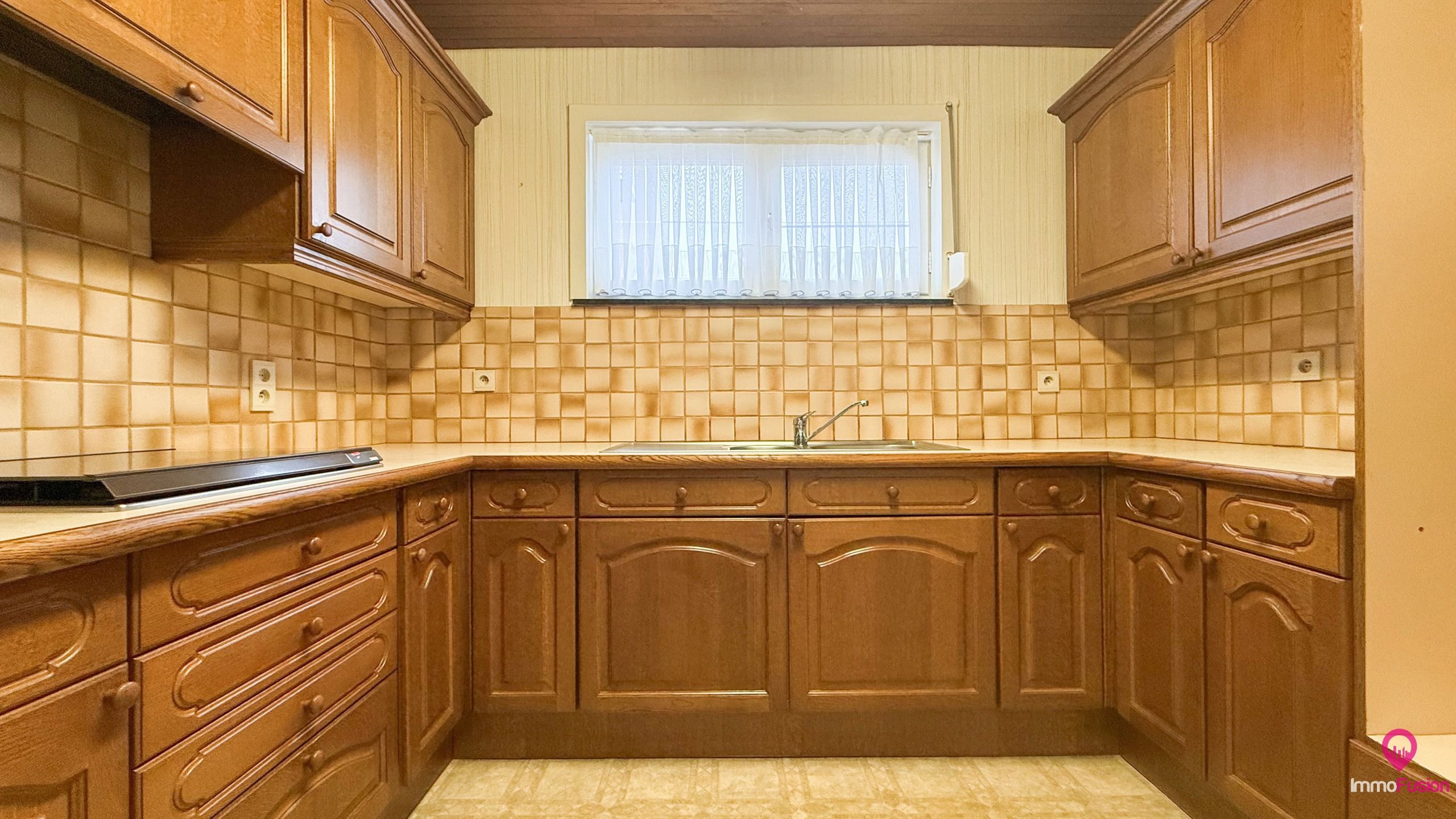 Ruime woning met 3 slaapkamers en zeer breed perceel! foto 12