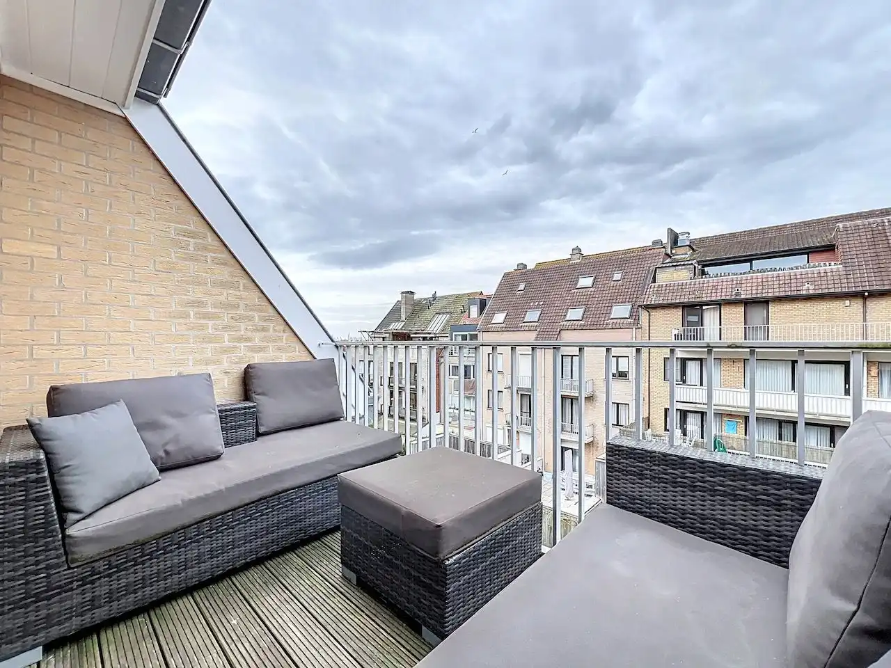 Ruim duplex dakappartement met garage, centraal gelegen. foto 10