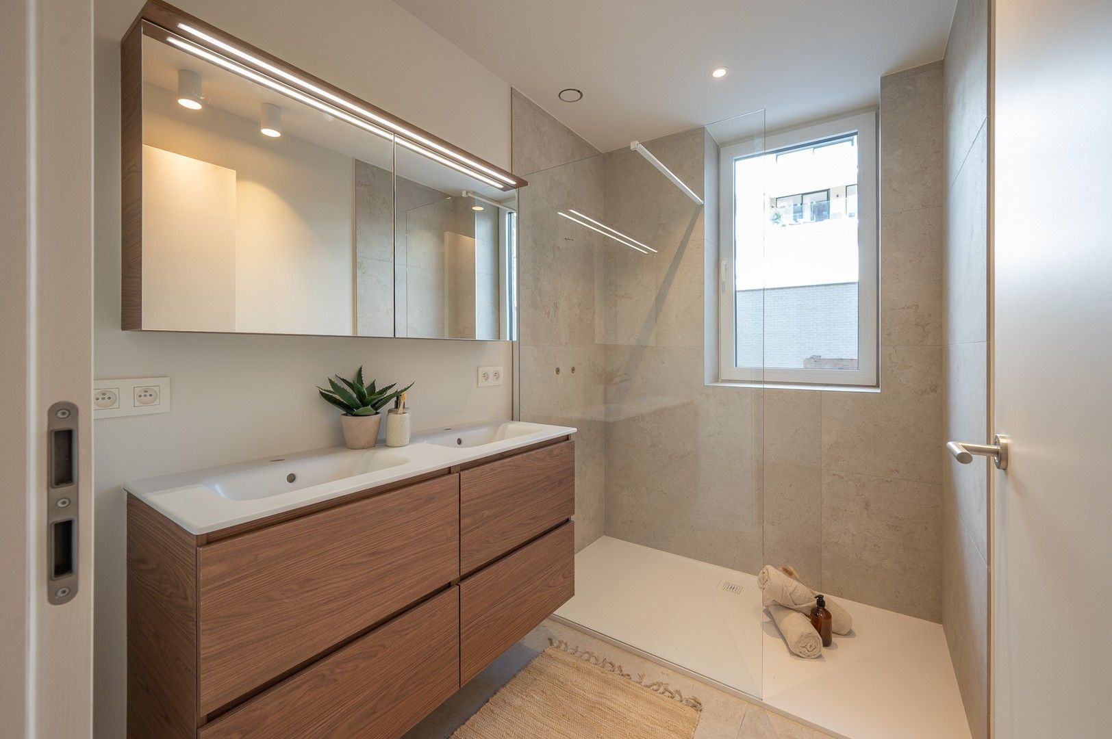 Gelijkvloers appartement met 3 slaapkamers nabij het centrum van Knokke. foto 14