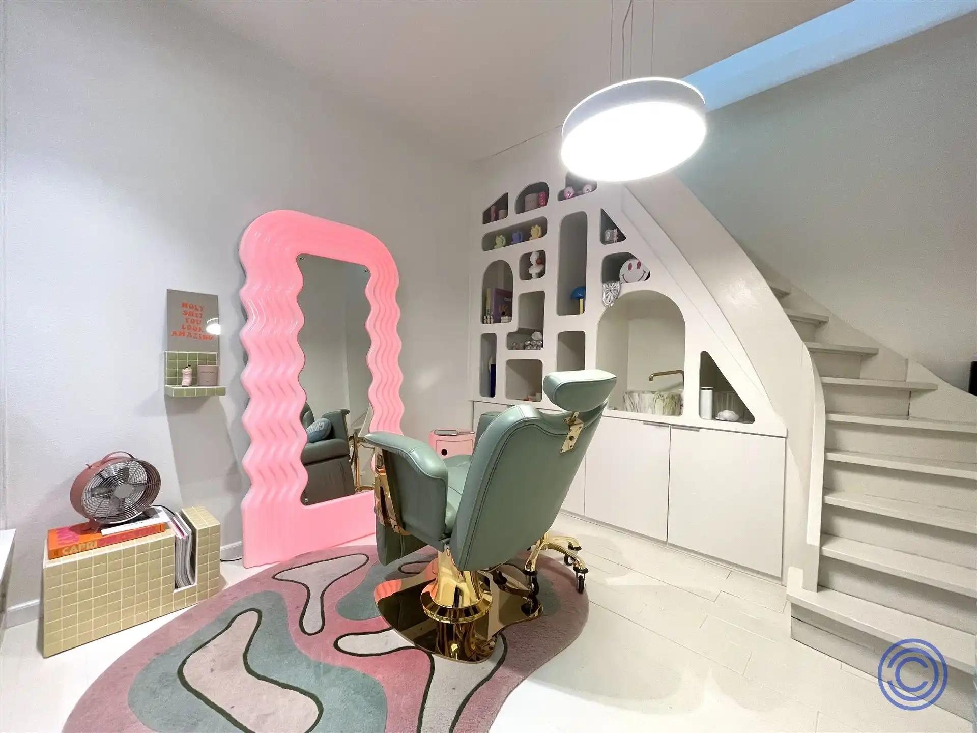 Stijlvol en instapklaar winkelpand in de Nieuwe Gaanderij! foto {{pictureIndex}}