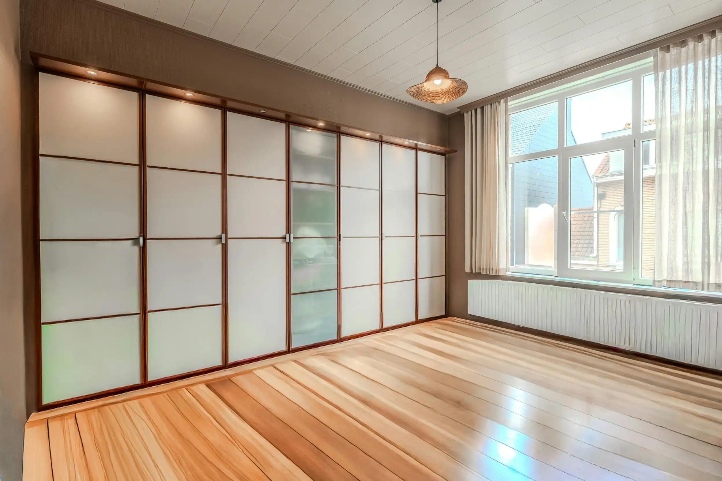 Ruime woning met vijf slaapkamers en gezellige stadskoer foto 15