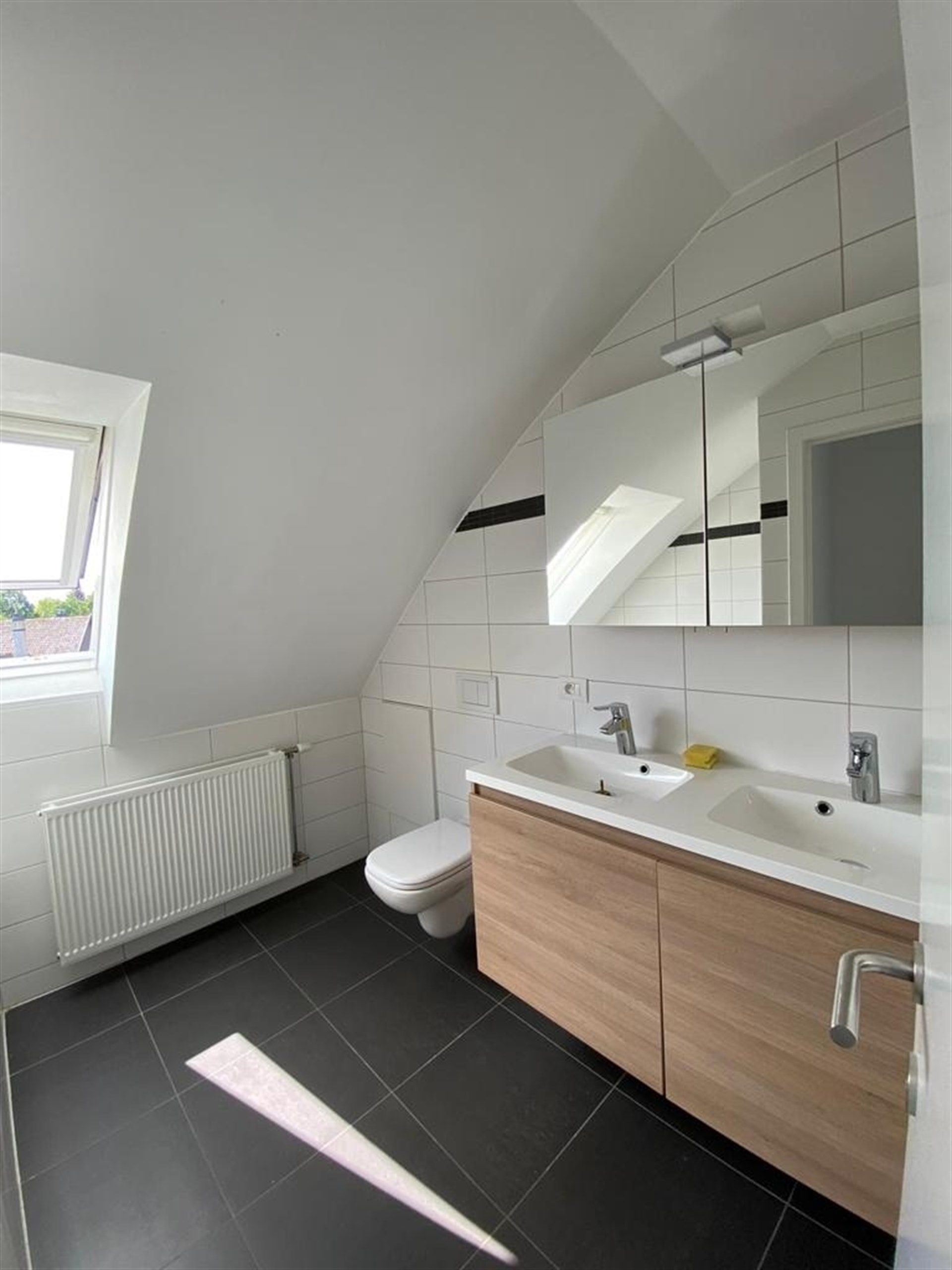 Gunstig gelegen duplex appartement met carport. foto 16